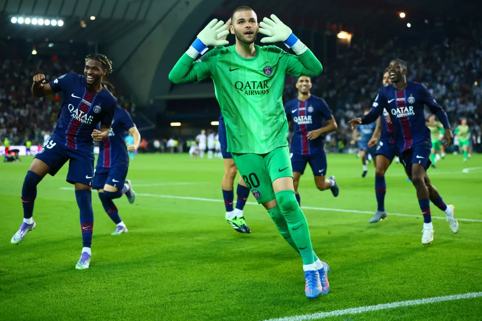Lucas Chevalier Sweeper-Keeper Idaman Enrique, Serupa Claudio Bravo dan Ter Stegen Foto BeritaJatim.com