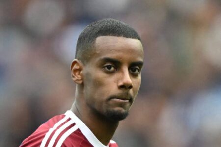 Tak Semudah Itu Dapatkan Isak, Newcastle Tolak Mentah-Mentah Tawaran Liverpool Rp2,6 Triliun Foto BeritaJatim.com