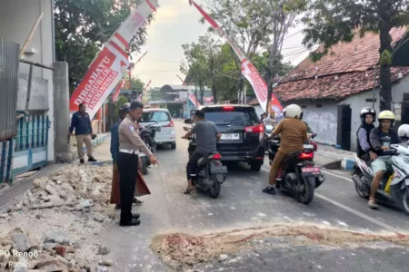 Ngebut Lawan Arah, Dua Motor Tabrakan di Sampang: Pelajar Tewas, Balita Terluka Foto BeritaJatim.com