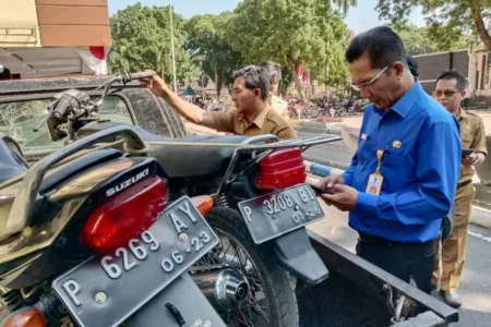 Ada Kendaraan Dinas Nekat Ganti Plat Nomor, Pemkab Bondowoso Siap Beri Sanksi Foto BeritaJatim.com