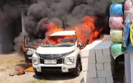 Mobil Xpander Meledak lalu Terbakar di Jombang, Pemilik Alami Luka Bakar 45 Persen Foto BeritaJatim.com