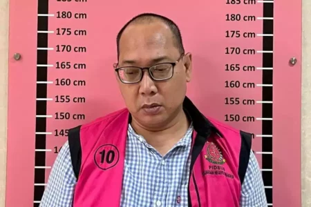 Skandal Korupsi Aset PT KAI, Warga Pacarkeling Ditahan Usai Rugikan Negara Rp4,7 Miliar Foto BeritaJatim.com