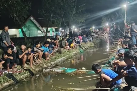 Serunya Lomba Mancing Lele Berpita dengan Hadiah Uang Tunai di Kayangan Jombang Foto BeritaJatim.com
