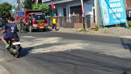 Kecelakaan Beruntun di Kediri Libatkan Empat Kendaraan, Dua Pemotor Tewas di Tempat Foto BeritaJatim.com