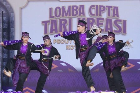 Buka Lomba Cipta Tari Kreasi Pecut Samandiman, Gus Qowim: Budaya Patut Dikembangkan Foto BeritaJatim.com