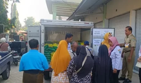 Berkah Pasar Murah: Warga Jombang Dapatkan Harga Pangan Stabil di Tengah Inflasi Foto BeritaJatim.com
