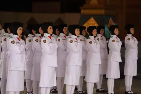 Sebanyak 76 Paskibraka Resmi Dilantik Siap Kibarkan Bendera di Alun-alun Tuban Foto BeritaJatim.com