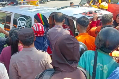 Jasad Pengamen Tenggelam di Sungai Jagir Surabaya Ditemukan Mengapung Foto BeritaJatim.com