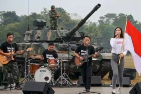 Butuh Tiga Tahun, Seniman Mojokerto Ciptakan Lagu ‘Merah Putih di Dadaku’ untuk HUT RI ke-80 Foto BeritaJatim.com