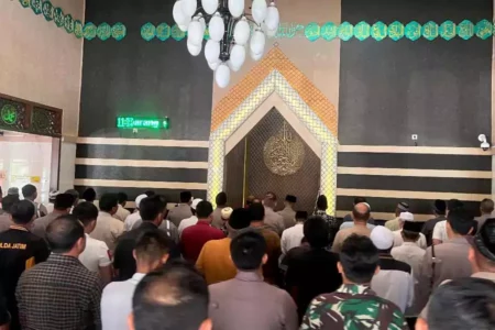 Polresta Banyuwangi Gelar Sholat Gaib untuk Affan Kurniawan, Korban yang Dilindas Rantis Brimob Polda Metro Jaya Foto BeritaJatim.com