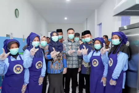 Dua SPPG di Lamongan Resmi Diluncurkan, Siap Dukung MBG dan Tumbuhkan Perekonomian Lokal Foto BeritaJatim.com
