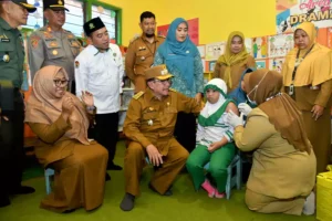 Wabup Sumenep: Tak Ada Perbedaan, Imunisasi Campak di Kepulauan Juga Kami Monitor Foto BeritaJatim.com