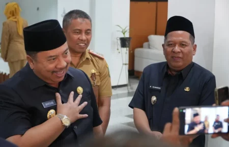 Kebijakan Bupati Jombang: Diskon Pajak dan Pembebasan BPHTB untuk Warga Berpenghasilan Rendah Foto BeritaJatim.com