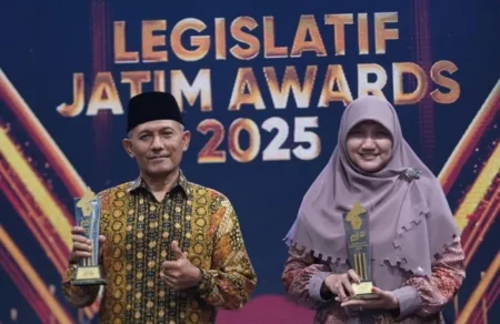 PKS Jatim Borong 2 Penghargaan Legislatif Award 2025 Foto BeritaJatim.com