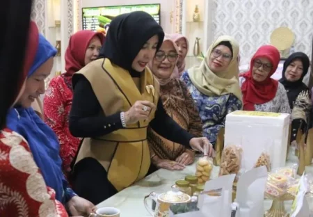 Wabup Mimik Idayana Bantu Dorong Penjualan UMKM di Sidoarjo Foto BeritaJatim.com