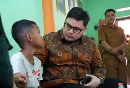 Belum Sekolah dan Tak Miliki Akta Lahir, Mas Dhito Cukupi Kebutuhan Pendidikan Restu Foto BeritaJatim.com
