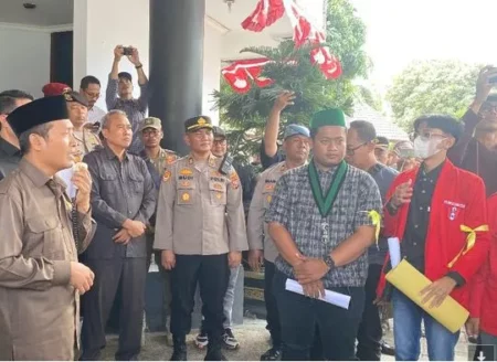 Mahasiswa Cipayung Tuban Gelar Aksi Damai, Bawa 6 Tuntutan Foto BeritaJatim.com