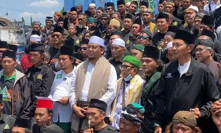 PWI LS Jatim Gelar Ziarah Kubro di Makam Sunan Bonang, Singgung Polemik Cagar Budaya Foto BeritaJatim.com