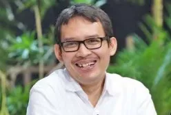 Rekam Jejak Ahmad Erani Yustika Sekjen ESDM Baru, Alumni UB yang Jadi Intelektual Lintas Zaman Foto BeritaJatim.com