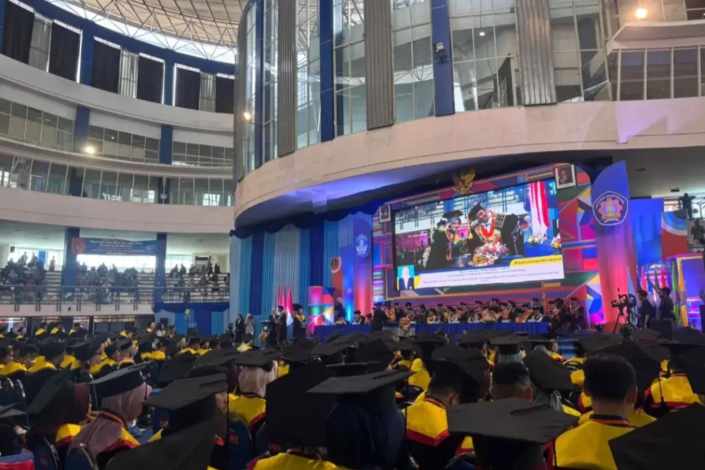Wisuda ke-70 Polinema Tegaskan Era Kampus Berdampak, Ratusan Karya Akhir Mahasiswa Dihibahkan ke UMKM Foto BeritaJatim.com