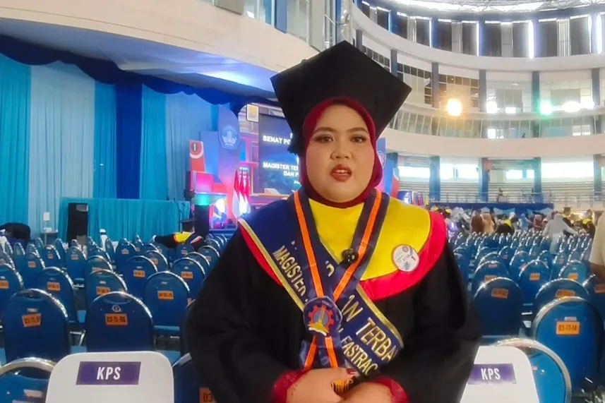 Raih IPK Nyaris Sempurna, Wisudawan Terbaik Polinema Ini Rancang Aplikasi Simulasi Pajak Foto BeritaJatim.com