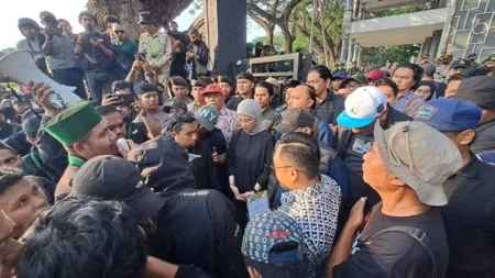 Puluhan Aktivis HMI Malang Kecam Sikap DPR RI Foto BeritaJatim.com
