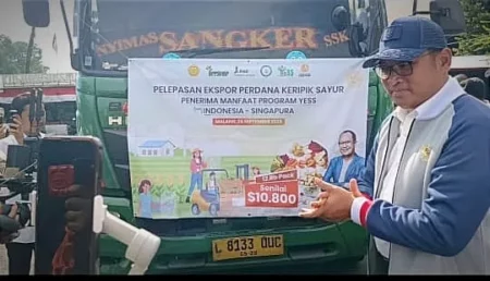 Wamentan Melepas Ekspor Perdana Kripik Sayur dari Gresik ke Singapura Foto BeritaJatim.com