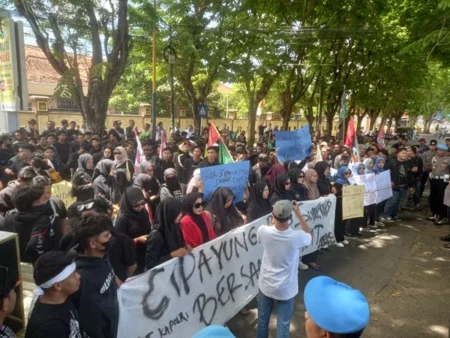 Mahasiswa Cipayung Plus Tuding Ada Upaya Pemberian Uang untuk Ojol Sumenep Agar Tak Demo Foto BeritaJatim.com