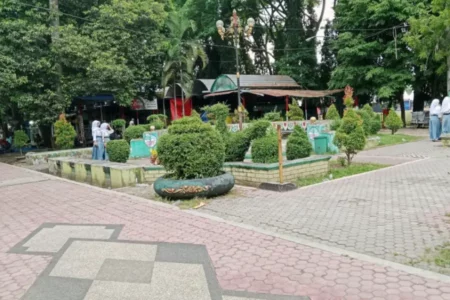 Program Revitalisasi Alun-alun Rp1,6 Miliar Dipending, 3 Fraksi DPRD Bondowoso Ingatkan Belanja Rasional Foto BeritaJatim.com