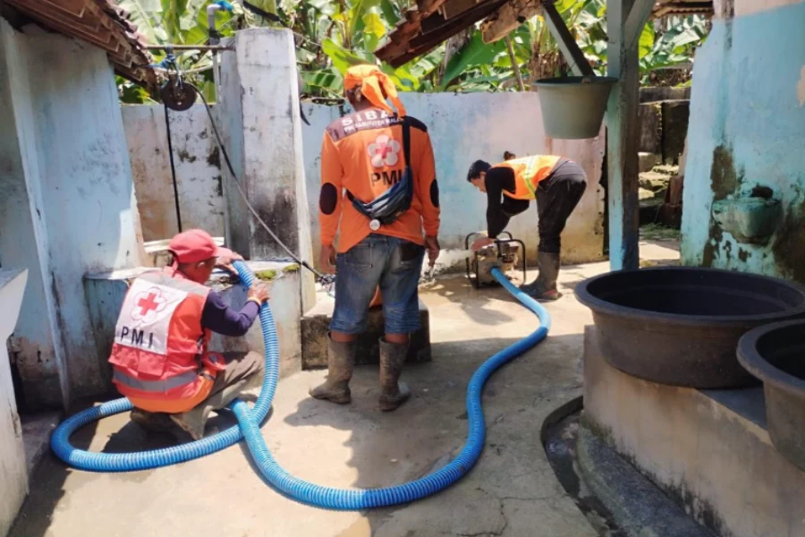 BPBD Bantu Kuras 60 Sumur Warga Dampak Banjir di Malang Selatan Foto BeritaJatim.com