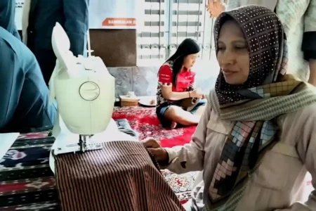 Inovasi Dosen Unitomo-Untag: Batik Tanjungbumi Bangkalan Naik Kelas Lewat Teknologi Digital dan Tren Fashion Foto BeritaJatim.com
