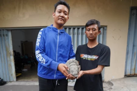 Arca Kepala Ganesha Hasil Jarahan Saat Kerusuhan Kediri Ditemukan di Parkiran Sekolah Foto BeritaJatim.com
