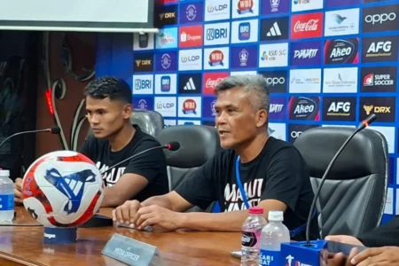 Pelatih Malut United Hendri Susilo Akui Mental Pemain Rontok Usai Kebobolan Cepat Lawan Persik Foto BeritaJatim.com