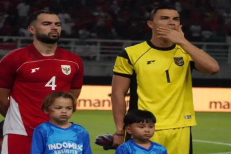 Dari Australia ke Surabaya, Hunter Rasakan Momen Spesial Digandeng Jordi Amat di FIFA Match Day Foto BeritaJatim.com
