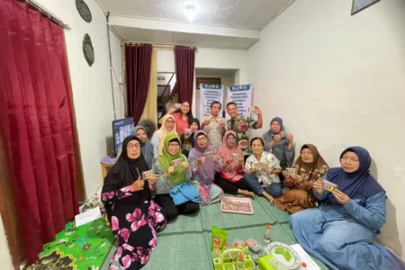 UMKM Sambel Pecel Srikandi Luncurkan Konten Storinomik di Media Sosial bersama Tim PKM UKWMS Madiun Foto BeritaJatim.com