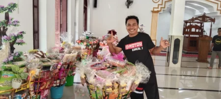 Maulid Nabi Muhammad SAW di Pulau Bawean Gresik: Tradisi ‘Berkat Molod’ yang Mempererat Ukhuwah Islamiyah Foto BeritaJatim.com
