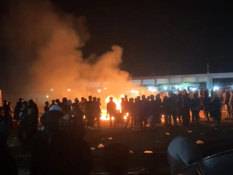 Grand Final Soedirman Cup di Pacitan Ricuh, Penonton Bakar Perangkat Pertandingan Gara-gara Rivan dan Dimas Absen Foto BeritaJatim.com