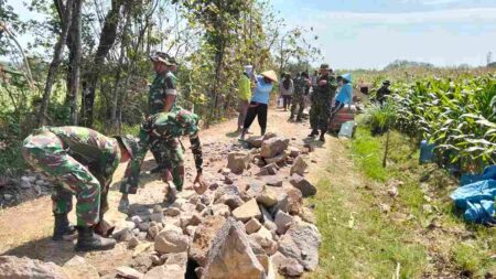 TMMD Magetan Bangun Talud, Petani Kini Lebih Mudah Angkut Hasil Panen Foto BeritaJatim.com