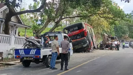 Pengakuan Supir Bus Pariwisata Maut di Jalan Raya Bromo Probolinggo Foto BeritaJatim.com