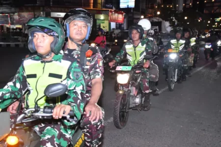 TNI dan GP Ansor Gelar Patroli Kolaboratif di Ponorogo Foto BeritaJatim.com