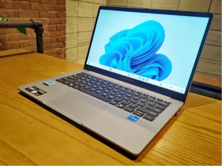 Sasar Pebisnis Surabaya, ASUS Kenalkan ExpertBook P1 P1403CVA Tawarkan Performa dan Keamanan Canggih Foto BeritaJatim.com