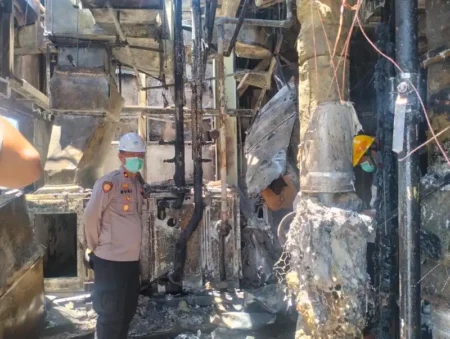 Kebakaran di Pabrik PT Sorini Pasuruan, Tiga Pekerja Alami Luka Bakar Foto BeritaJatim.com
