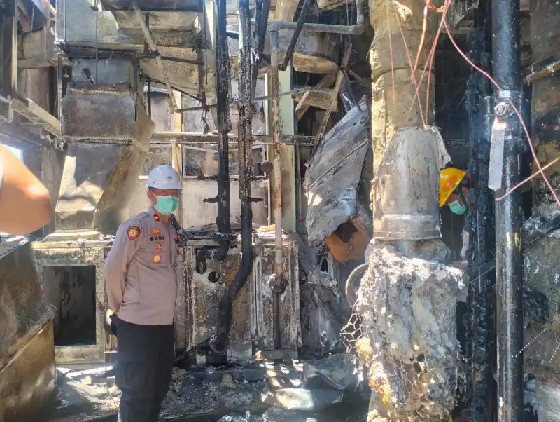 Kebakaran di Pabrik PT Sorini Pasuruan, Tiga Pekerja Alami Luka Bakar Foto BeritaJatim.com