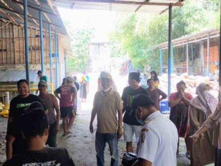 Jutaan Lalat Serbu Tiga Desa, Warga Tuntut Pemkab Bojonegoro Tutup Kandang Ayam Raksasa Foto BeritaJatim.com