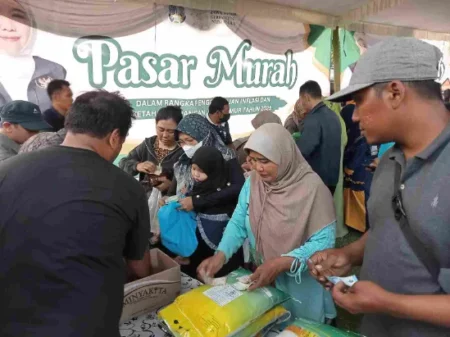 Pasar Murah Diserbu Ratusan Warga Menganti Gresik Foto BeritaJatim.com