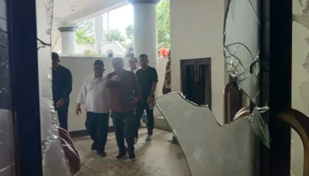 Pemkab Blitar Alokasikan Anggaran Rp3 Miliar untuk Perbaikan Gedung DPRD yang Dibakar Massa Foto BeritaJatim.com