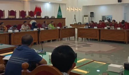 Mahasiswa Ponorogo Audiensi dengan DPRD, Suarakan 7 Tuntutan Rakyat Foto BeritaJatim.com