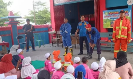 Damkar Pamekasan Edukasi Siswa TK Cegah Kebakaran Foto BeritaJatim.com
