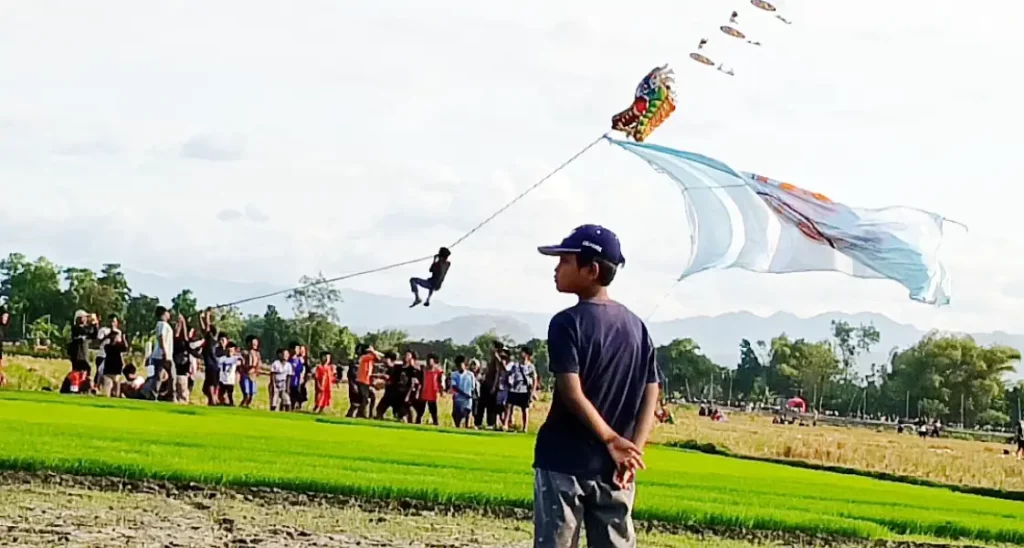 Festival Layang-Layang Ponorogo 2025, Naga Raja dan One Piece Terbang Foto BeritaJatim.com