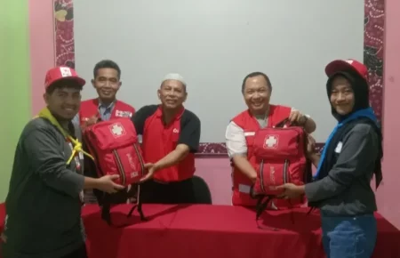 PMI Pamekasan Lepas Kontingen Jumbara PMR Jatim di Gresik Foto BeritaJatim.com
